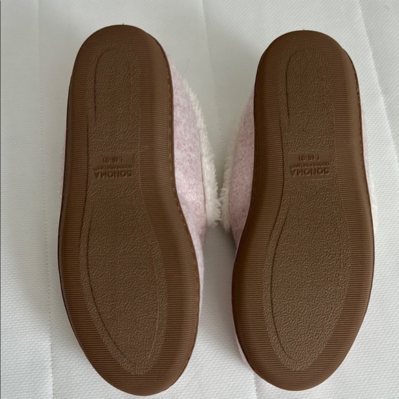 Cozy Pink Women's Moccasin Slippers - Picture 4 of 6